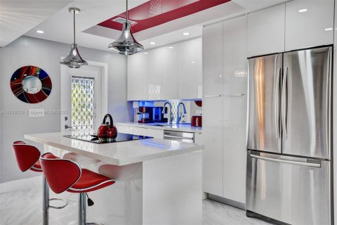 Condo in Hallandale Beach, Florida, 1 bedroom  № 1698994 - photo 19