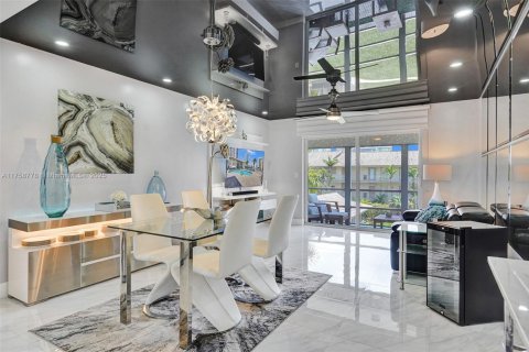 Condo in Hallandale Beach, Florida, 1 bedroom  № 1698994 - photo 23