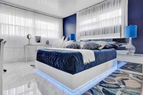 Condo in Hallandale Beach, Florida, 1 bedroom  № 1698994 - photo 15