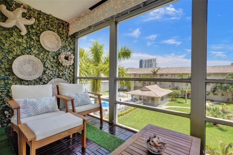 Condo in Hallandale Beach, Florida, 1 bedroom  № 1698994 - photo 6