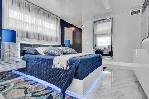 Condo in Hallandale Beach, Florida, 1 bedroom  № 1698994 - photo 4