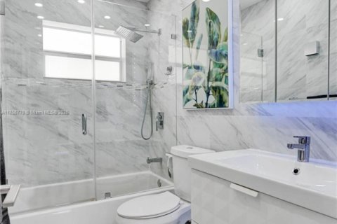 Condo in Hallandale Beach, Florida, 1 bedroom  № 1698994 - photo 9