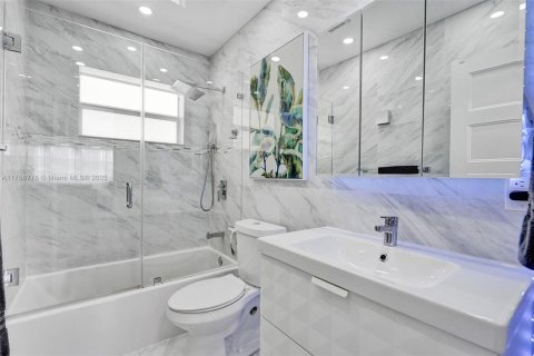 Condo in Hallandale Beach, Florida, 1 bedroom  № 1698994 - photo 7