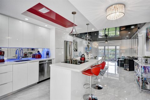 Condo in Hallandale Beach, Florida, 1 bedroom  № 1698994 - photo 22