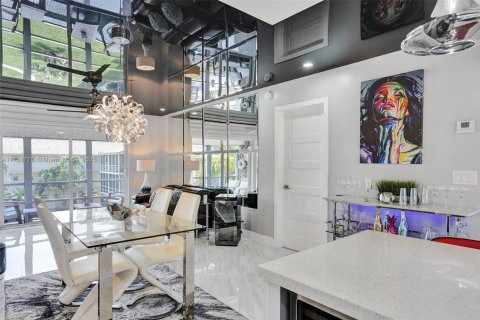 Condo in Hallandale Beach, Florida, 1 bedroom  № 1698994 - photo 24