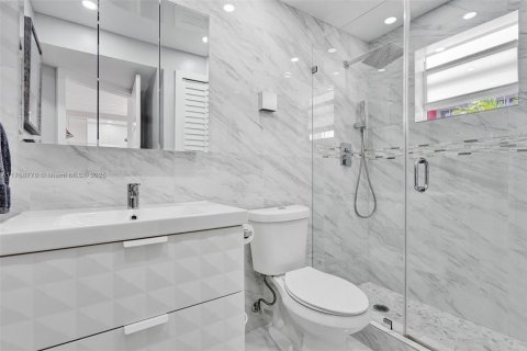 Condo in Hallandale Beach, Florida, 1 bedroom  № 1698994 - photo 8