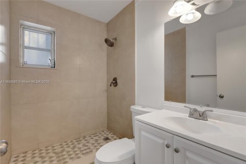 House in Miami, Florida 2 bedrooms, 137.96 sq.m. № 1888125 - photo 4