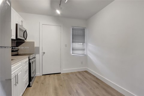 House in Miami, Florida 2 bedrooms, 137.96 sq.m. № 1888125 - photo 3