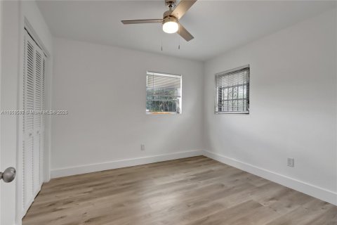 House in Miami, Florida 2 bedrooms, 137.96 sq.m. № 1888125 - photo 10