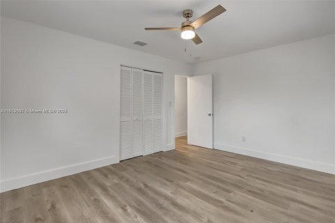 House in Miami, Florida 2 bedrooms, 137.96 sq.m. № 1888125 - photo 8