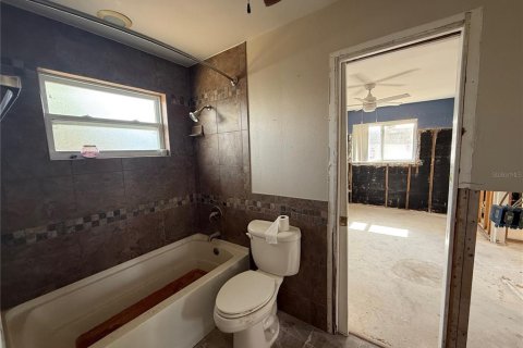 House in Saint Petersburg, Florida 4 bedrooms, 174.66 sq.m. № 1807020 - photo 8