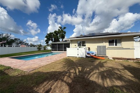 House in Saint Petersburg, Florida 4 bedrooms, 174.66 sq.m. № 1807020 - photo 20