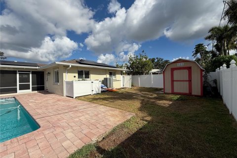 House in Saint Petersburg, Florida 4 bedrooms, 174.66 sq.m. № 1807020 - photo 19