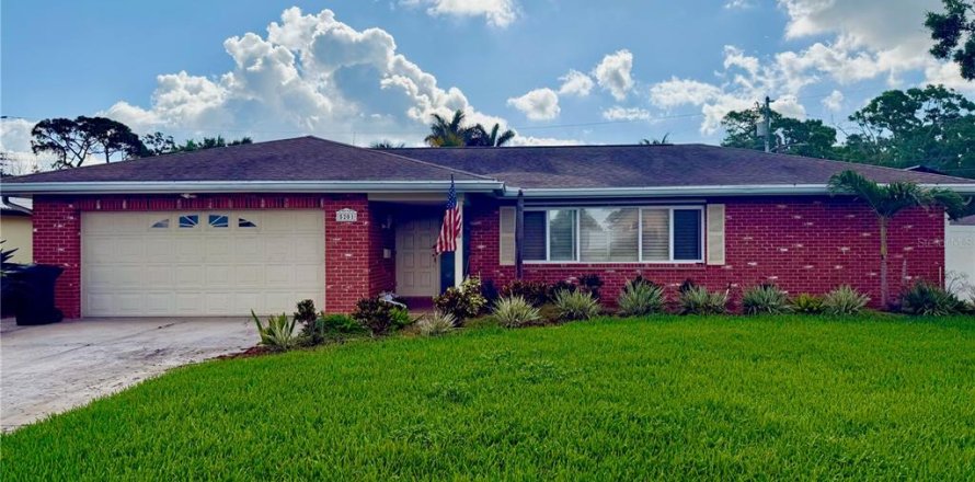 House in Saint Petersburg, Florida 4 bedrooms, 174.66 sq.m. № 1807020