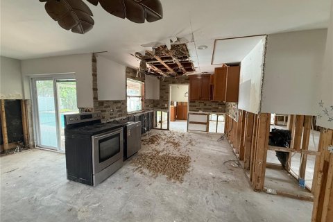 House in Saint Petersburg, Florida 4 bedrooms, 174.66 sq.m. № 1807020 - photo 3