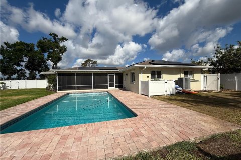 House in Saint Petersburg, Florida 4 bedrooms, 174.66 sq.m. № 1807020 - photo 18