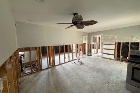 House in Saint Petersburg, Florida 4 bedrooms, 174.66 sq.m. № 1807020 - photo 2