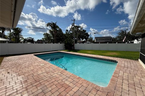 House in Saint Petersburg, Florida 4 bedrooms, 174.66 sq.m. № 1807020 - photo 25