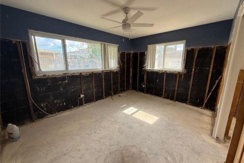 House in Saint Petersburg, Florida 4 bedrooms, 174.66 sq.m. № 1807020 - photo 7