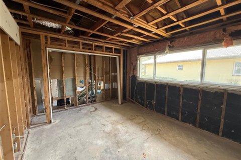 House in Saint Petersburg, Florida 4 bedrooms, 174.66 sq.m. № 1807020 - photo 9