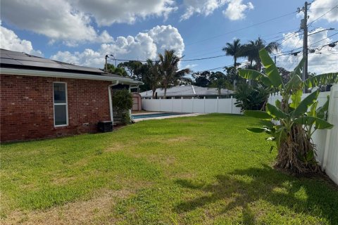 House in Saint Petersburg, Florida 4 bedrooms, 174.66 sq.m. № 1807020 - photo 24
