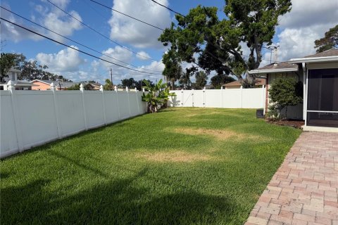 House in Saint Petersburg, Florida 4 bedrooms, 174.66 sq.m. № 1807020 - photo 22