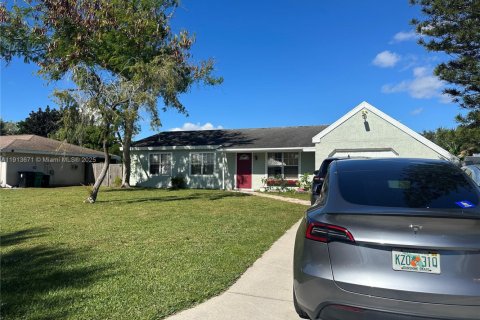 Villa ou maison à vendre à Port St. Lucie, Floride: 3 chambres, 109.25 m2 № 1969018 - photo 4