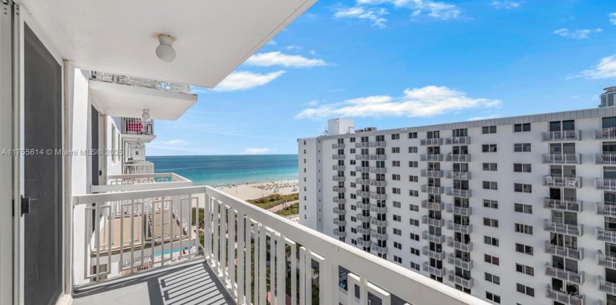 Condominio en Miami Beach, Florida, 2 dormitorios  № 1712002