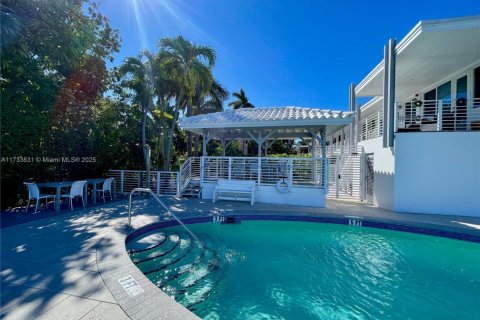 Condominio en venta en Miami Beach, Florida, 1 dormitorio, 57.6 m2 № 1979680 - foto 11