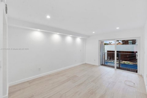 Condominio en venta en Miami Beach, Florida, 1 dormitorio, 57.6 m2 № 1979680 - foto 5