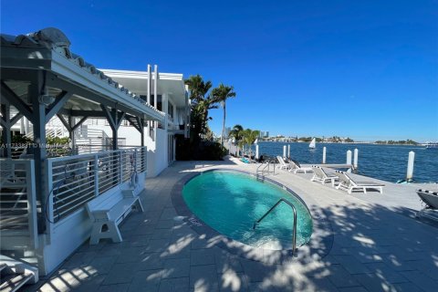 Condominio en venta en Miami Beach, Florida, 1 dormitorio, 57.6 m2 № 1979680 - foto 10