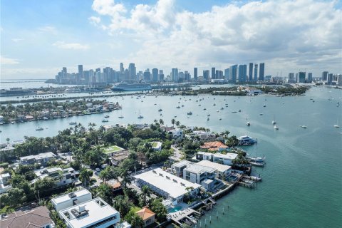 Condominio en venta en Miami Beach, Florida, 1 dormitorio, 57.6 m2 № 1979680 - foto 17