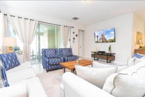 Casa en venta en Kissimmee, Florida, 5 dormitorios, 298.49 m2 № 1766001 - foto 3