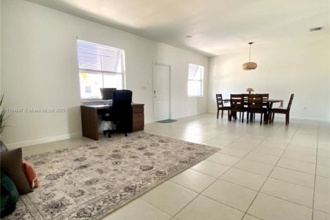 Casa en venta en Homestead, Florida, 4 dormitorios, 224.08 m2 № 1727398 - foto 5