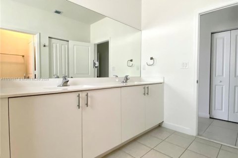 Casa en venta en Homestead, Florida, 4 dormitorios, 224.08 m2 № 1727398 - foto 23
