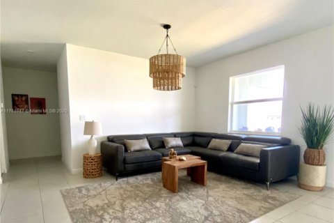 Casa en venta en Homestead, Florida, 4 dormitorios, 224.08 m2 № 1727398 - foto 17