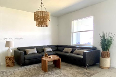 Casa en venta en Homestead, Florida, 4 dormitorios, 224.08 m2 № 1727398 - foto 16