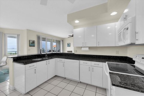 Copropriété à louer à Saint Petersburg, Floride: 3 chambres, 175.68 m2 № 2388962 - photo 17