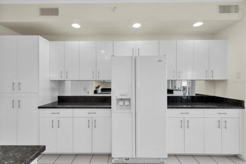 Copropriété à louer à Saint Petersburg, Floride: 3 chambres, 175.68 m2 № 2388962 - photo 13
