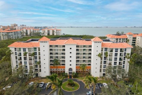 Condo à Saint Petersburg, Floride, 3 chambres  № 2388962