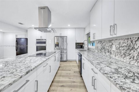 Casa en venta en Hollywood, Florida, 6 dormitorios, 318.1 m2 № 1727408 - foto 6