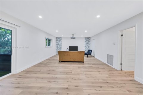 Casa en venta en Hollywood, Florida, 6 dormitorios, 318.1 m2 № 1727408 - foto 8