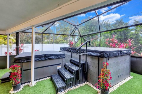 Casa en venta en Hollywood, Florida, 6 dormitorios, 318.1 m2 № 1727408 - foto 24