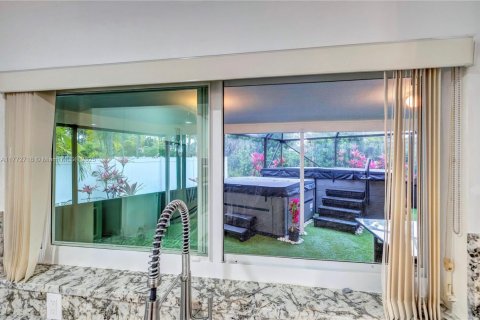 Casa en venta en Hollywood, Florida, 6 dormitorios, 318.1 m2 № 1727408 - foto 27