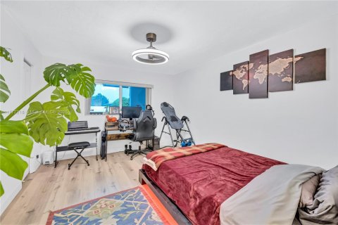 Casa en venta en Hollywood, Florida, 6 dormitorios, 318.1 m2 № 1727408 - foto 16