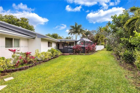 Casa en venta en Hollywood, Florida, 6 dormitorios, 318.1 m2 № 1727408 - foto 29