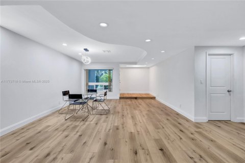 Casa en venta en Hollywood, Florida, 6 dormitorios, 318.1 m2 № 1727408 - foto 7