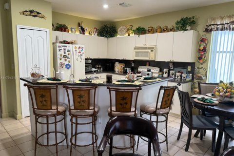 House in Miami, Florida 3 bedrooms, 179.67 sq.m. № 2012260 - photo 20