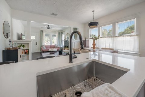 Villa ou maison à vendre à Tampa, Floride: 2 chambres, 96.99 m2 № 2295046 - photo 23