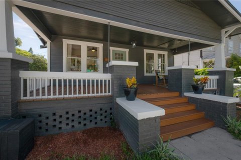 Villa ou maison à vendre à Tampa, Floride: 2 chambres, 96.99 m2 № 2295046 - photo 3